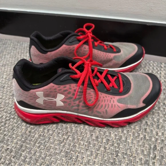 Under Armour Venom Spine Black & Red Sneaker Mens Size 10 - Picture 1 of 9